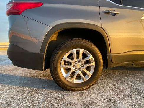 Used 2020 Chevrolet Traverse LT image 16