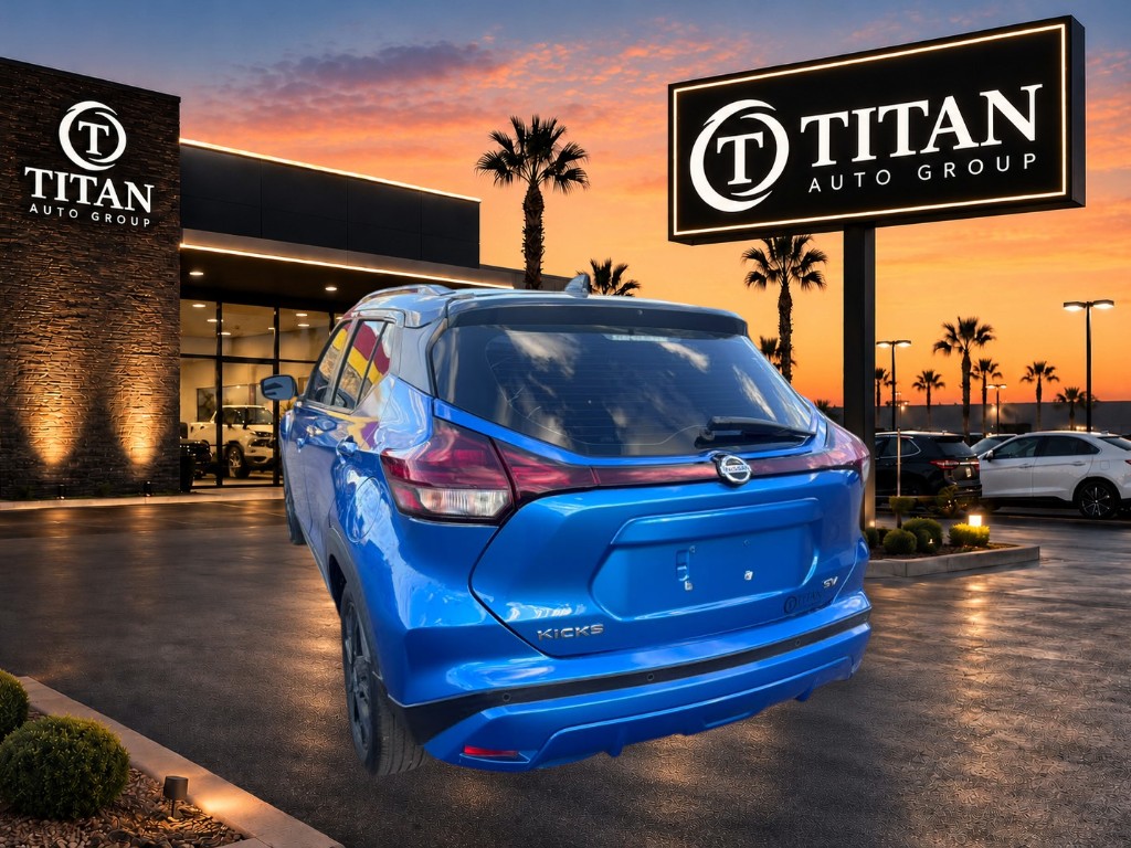 Used 2023 Nissan Kicks SR FWD image 8