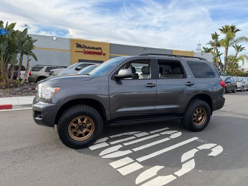 Used 2017 Toyota Sequoia SR5 image 14