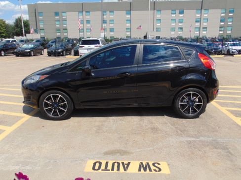 Used 2015 Ford Fiesta SE image 5