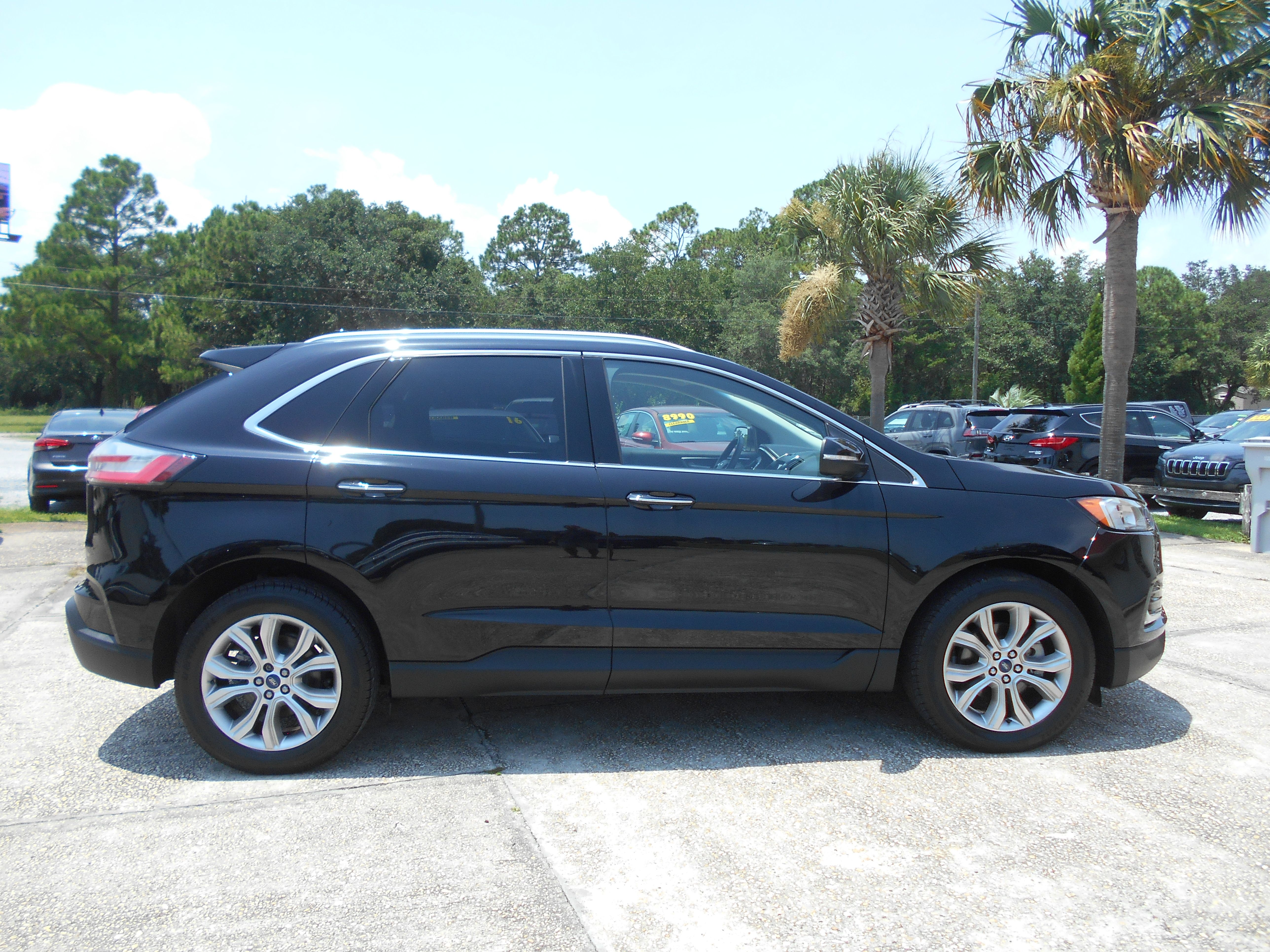 Used 2019 Ford Edge Titanium FWD image 1