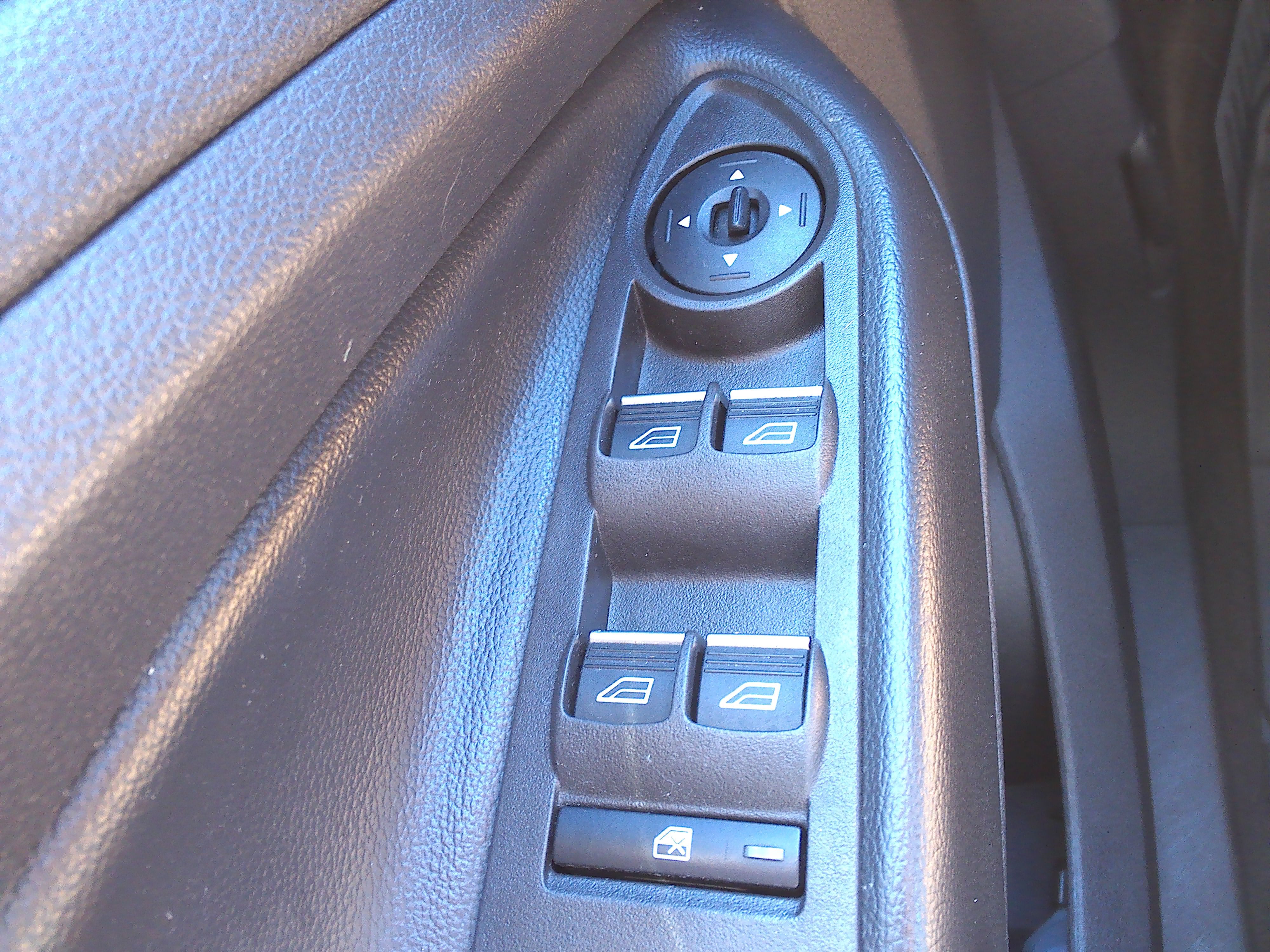 Used 2019 Ford Escape 4WD Titanium image 25