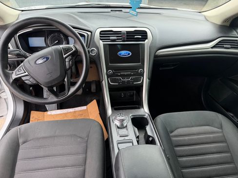 Used 2017 Ford Fusion SE image 8