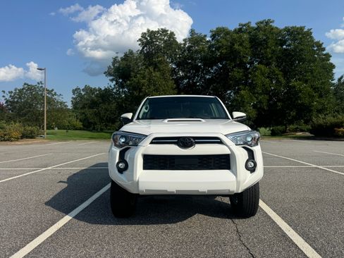 Used 2021 Toyota 4Runner 4WD SR5 Premium image 9