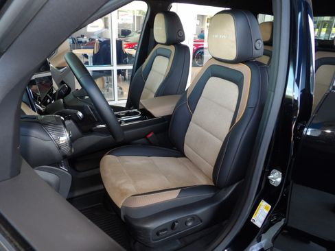 Used 2026 Chevrolet Equinox FWD ACTIV image 18