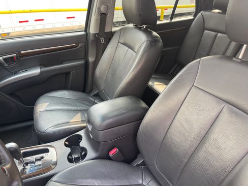 Used 2011 Hyundai Santa Fe SE image 5