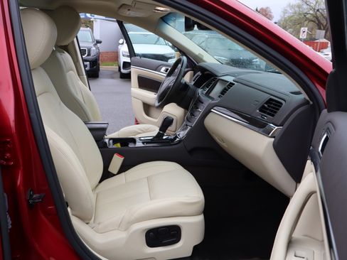 Used 2015 Lincoln MKS Elite image 16