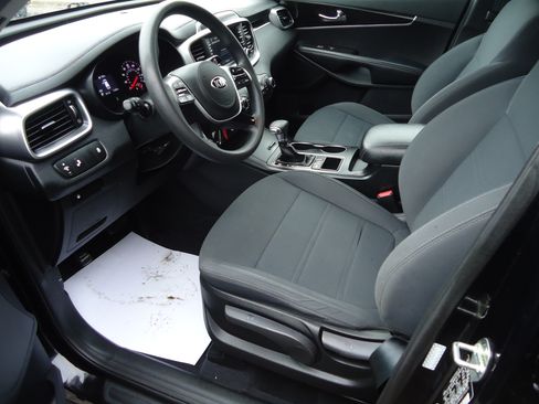 Used 2019 Kia Sorento LX image 8