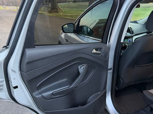 Used 2017 Ford Escape SE image 5