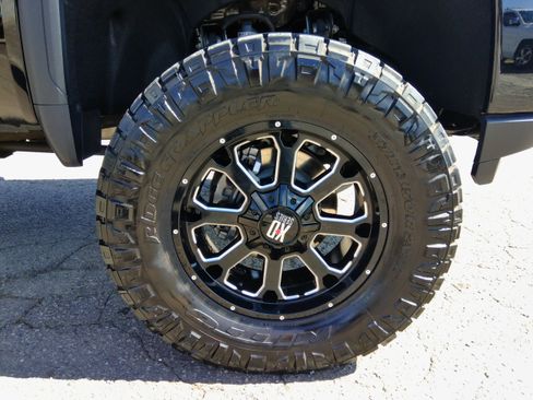 Used 2022 GMC Sierra 2500 AT4 image 42