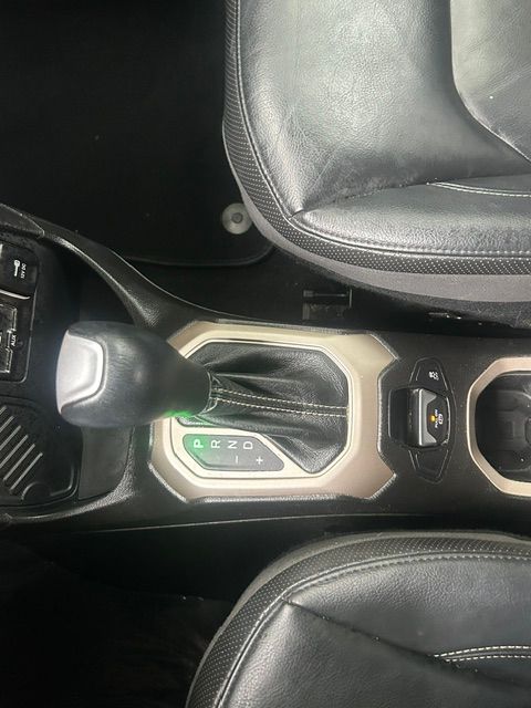 Used 2017 Jeep Renegade FWD Limited image 16