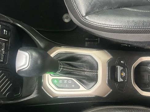 Used 2017 Jeep Renegade FWD Limited image 16