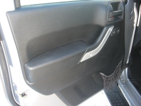 Used 2014 Jeep Wrangler 4xe Unlimited Sahara image 8