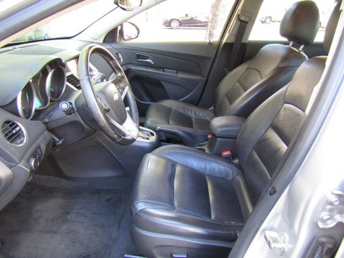 Used 2015 Chevrolet Cruze LT image 9