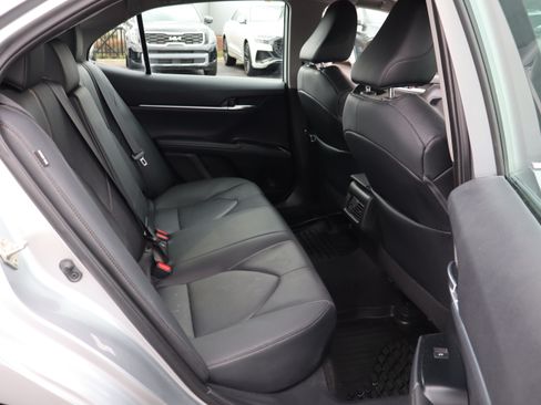 Used 2020 Toyota Camry XLE image 15