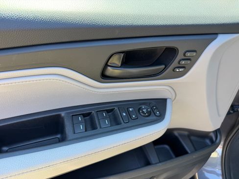 Used 2019 Honda Odyssey EX-L w/ RES & Navigation image 3