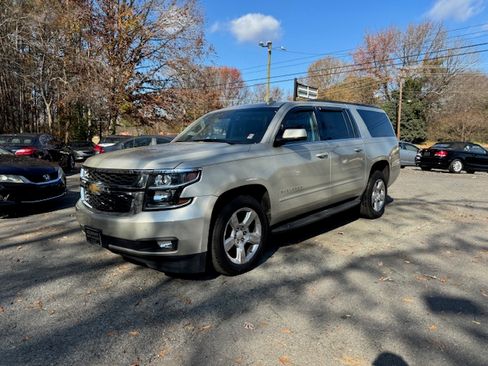 Used 2016 Chevrolet Suburban LT image 1