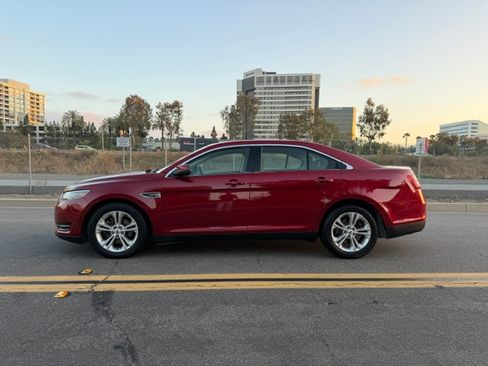 Used 2017 Ford Taurus SEL FWD image 2