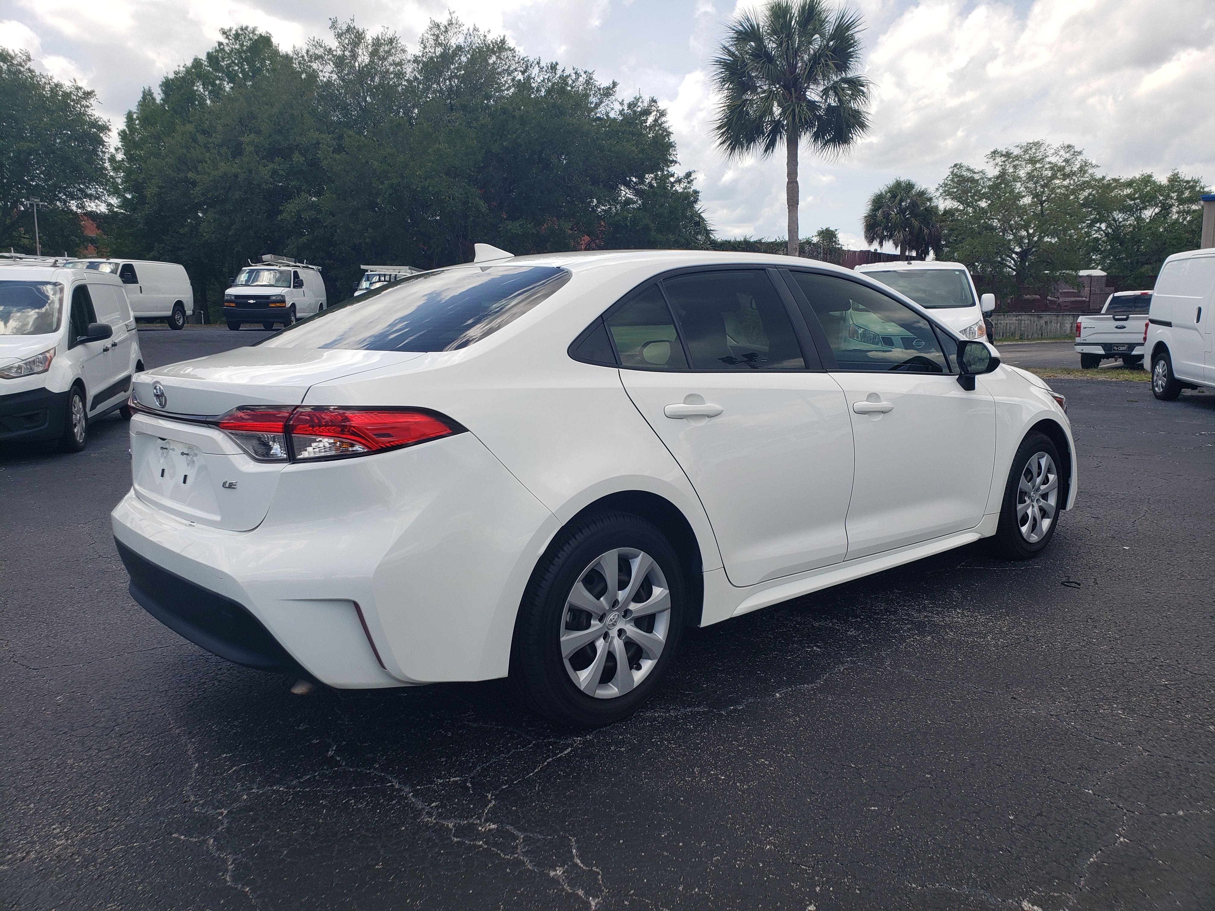 Used 2023 Toyota Corolla LE FWD image 5