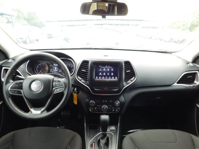 Used 2019 Jeep Cherokee FWD Latitude image 11