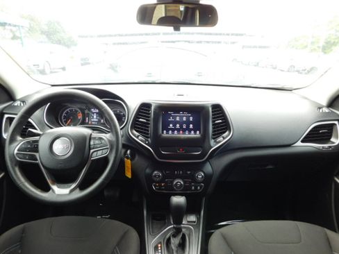 Used 2019 Jeep Cherokee FWD Latitude image 11