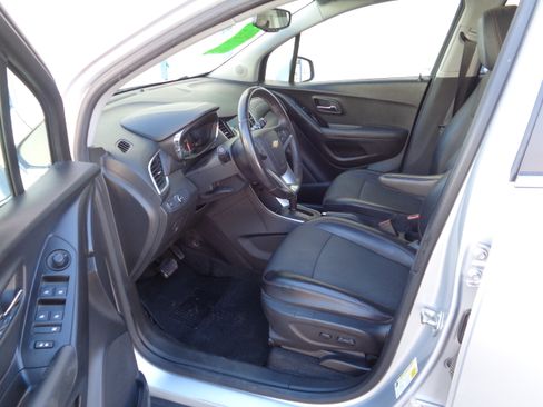 Used 2019 Chevrolet Trax LT image 4
