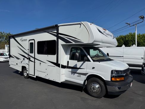 Used 2019 Chevrolet Express 4500 image 1