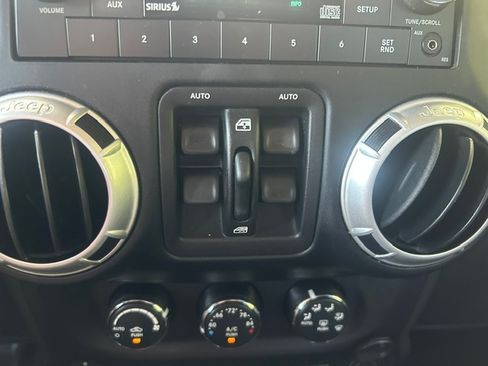 Used 2013 Jeep Wrangler 4WD Unlimited Sahara image 14