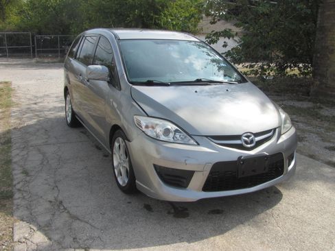 Used 2010 MAZDA MAZDA5 image 2