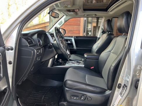 Used 2015 Toyota 4Runner SR5 Premium image 10