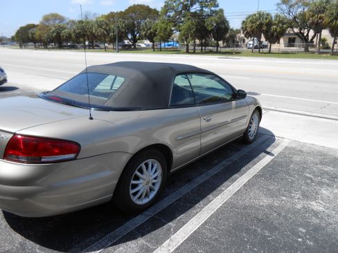 Used 2003 Chrysler Sebring LXi image 6