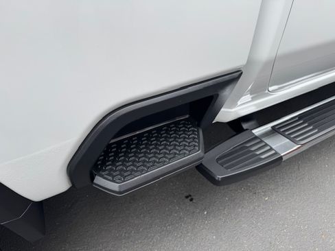 Used 2023 Chevrolet Silverado 2500 LT image 24