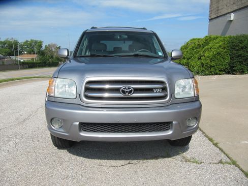 Used 2004 Toyota Sequoia Limited image 2