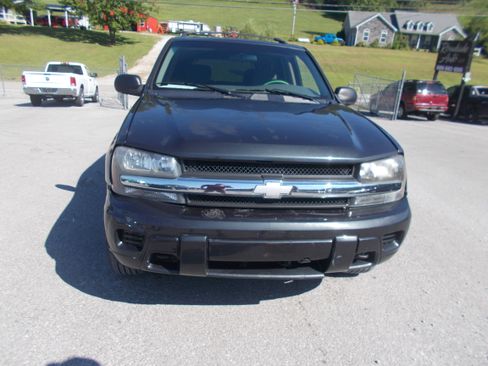 Used 2004 Chevrolet TrailBlazer 4WD image 2