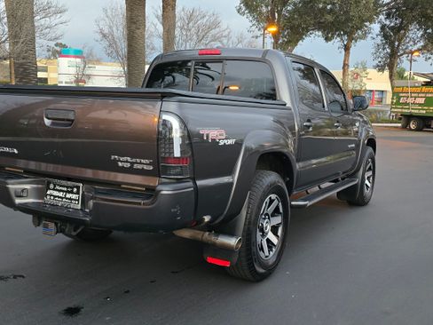 Used 2010 Toyota Tacoma TRD Off-Road image 8