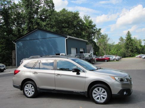 Used 2015 Subaru Outback 2.5i Premium AWD/4WD image 9