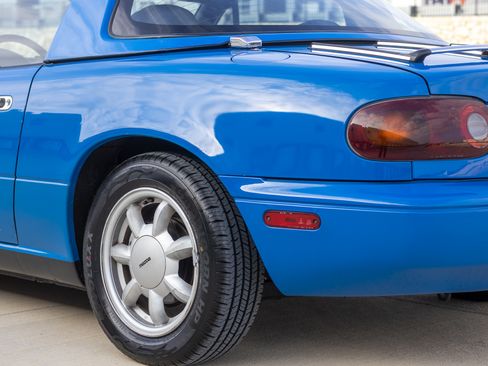 Used 1990 MAZDA MX-5 Miata Hard Top RWD image 25