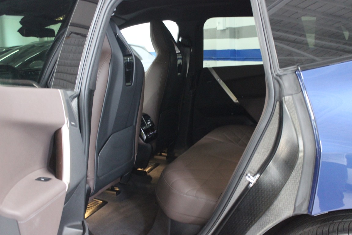 Used 2024 BMW iX xDrive50 AWD/4WD image 34