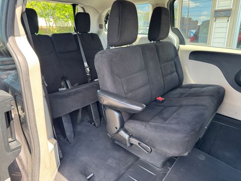 Used 2015 Dodge Grand Caravan SE FWD image 12