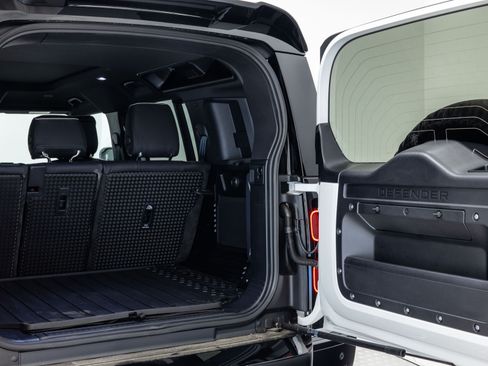 Used 2025 Land Rover Defender 110 X-Dynamic SE image 19