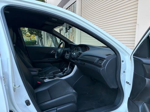 Used 2017 Honda Accord Sport image 11