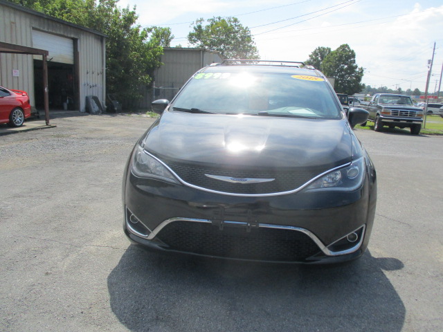 Used 2018 Chrysler Pacifica Touring-L FWD image 3