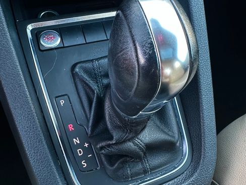 Used 2017 Volkswagen Jetta SEL w/ Cold Weather Package FWD image 35