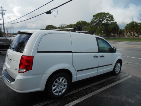 Used 2014 RAM C/V Tradesman image 2