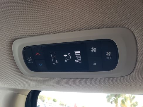 Used 2023 Chrysler Voyager LX image 21