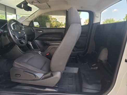 Used 2022 Chevrolet Colorado 2WD Extended Cab LT image 15