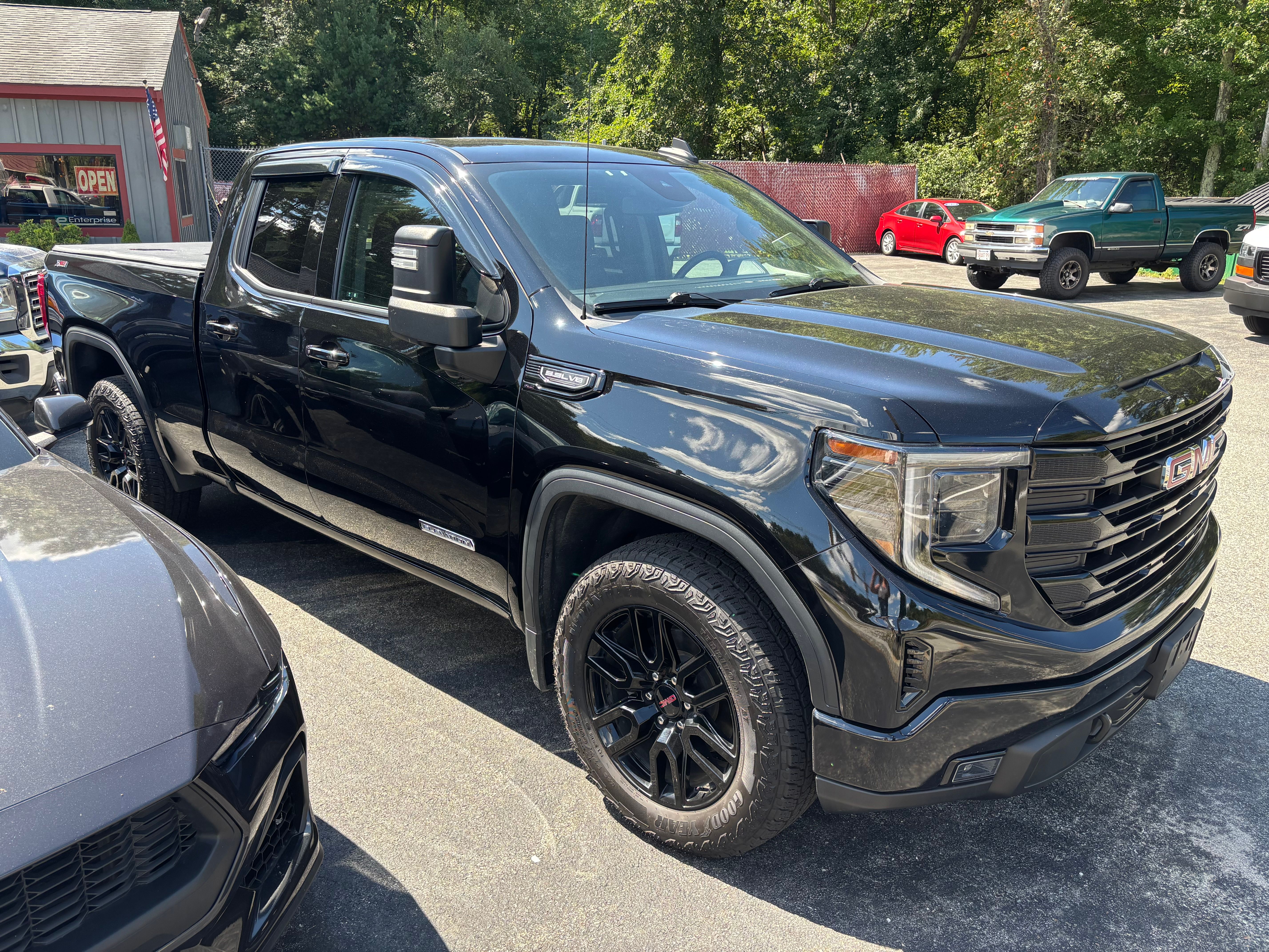 Used 2023 GMC Sierra 1500 4x4 Double Cab Elevation image 2