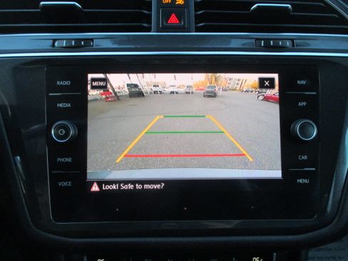 Used 2020 Volkswagen Tiguan SEL Premium image 12