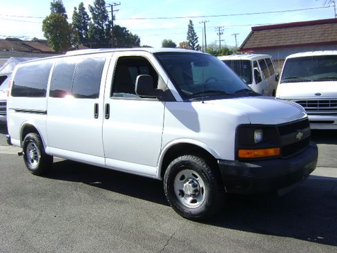 Used 2011 Chevrolet Express 2500 LS image 3