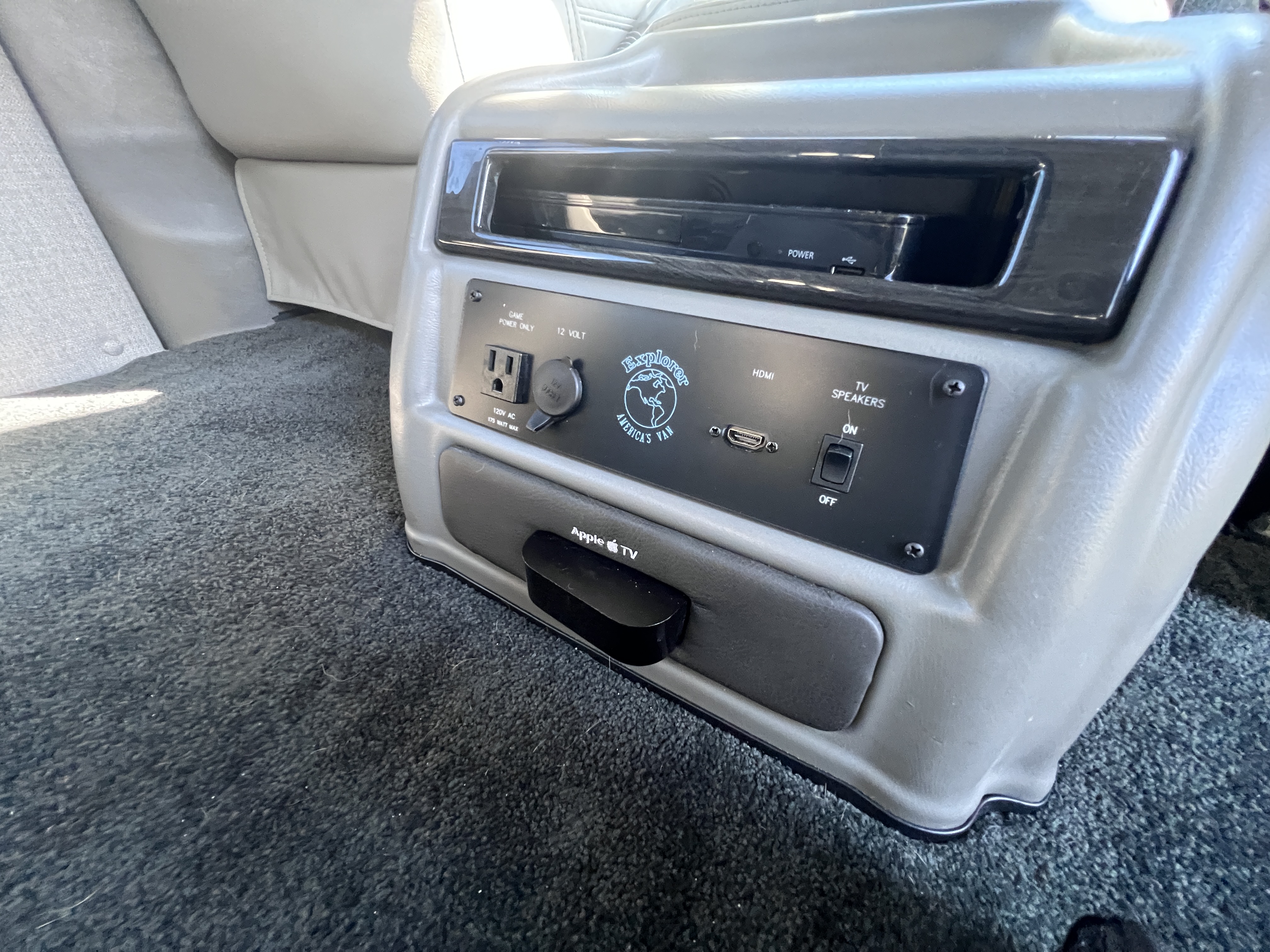 Used 2024 Chevrolet Express 2500 UNAVAIL RWD image 12